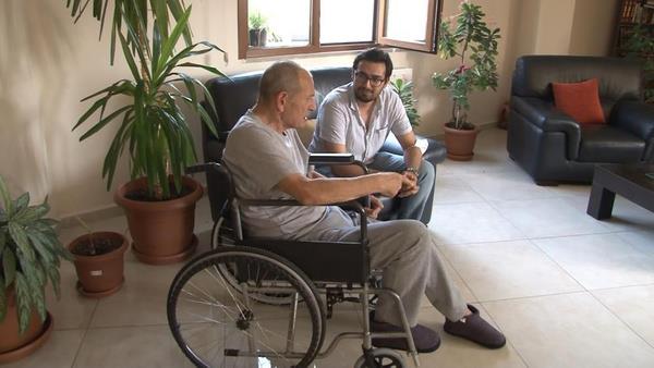 Günümüz oyuncularına eleştiri<br>  Yeni dönem film ve dizilere ilişkin değerlendirmede bulunan Kunt Tulgar, ?En büyük problem, her şey dijitale dönüştü. Biz bu değişim esnasında gerekli materyalleri edinemedik. Ayrıca oyunculuk olarak bizim dönem çok daha ilerideydi. Bu dönem oyucuları basmakalıp oynuyorlar. Yerlerine kimi koyarsınız aynı performansı o da gösterir? dedi.