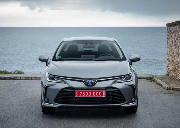 Toyota Corolla Dream 1.5 Benzinli Manuel  <br>  ÖTV öncesi:  288 bin 950 TL    ÖTV indirimi sonrası: 240 bin 791 TL  <br>  Şehir İçi Ortalama Yakıt Tüketimi: 7.1 lt/100 km    Şehir Dışı Ortalama Yakıt Tüketimi: 5.0 lt/100 km