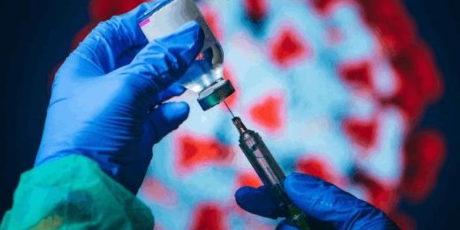 'Covid-19 aşılarının ciddi hastalığa karşı etkinliği düşmedi'