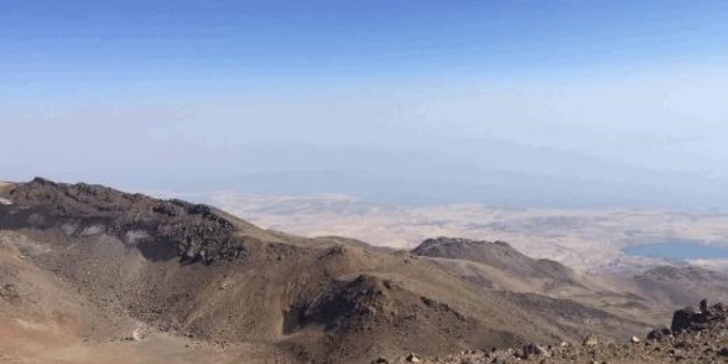 Süphan Dağı'ndaki 3 krater gölü kurudu