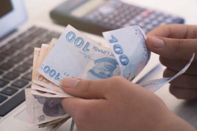 ÜÇÜZ İÇİN TEK ÇOCUK BORÇLANILIR   Soru: Doğum borçlanmasında bir doğumda üçüz bebekler için üç çocuk borçlanma hakkımız var mı? Eşim 1995 girişli, 3250 iş günü, 1978 doğumlu, 4 çocuğumuz var. İlk çocuklarımız üçüz, sonra tek çocuk oldu. Doğum borçlanması yapabilir miyiz?