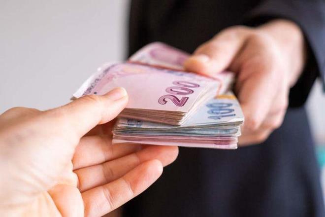 Ancak staj sigortası kıdem tazminatı alabilmek için geçerli değil. Bu durumda ilk işe giriş tarihiniz 2001 olduğundan, 15 yıl 3600 prim gün üzerinden kıdem tazminatını alamazsınız.