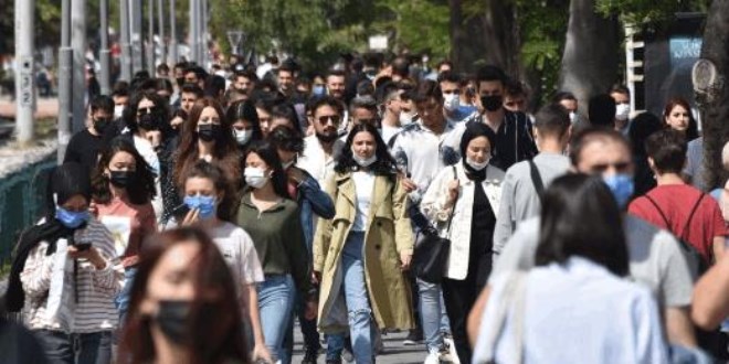 Üniversiteliler endişeli: Kurallara kimse uymuyor