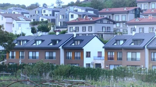 Yaşanan olaylardan sonra Şen ailesinin siteden taşındığı öğrenildi.