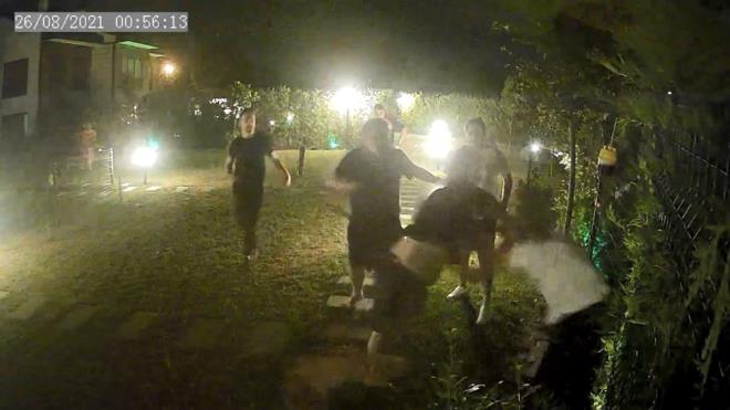 Jandarma kavga eden tarafları ifadelerini almak üzere karakola götürdü. Tarafların karşılıklı olarak birbirlerinden şikayetçi olduğu öğrenildi.  Kavgada Uğur Şen'in kolu kırılırken karşı taraftan da bir kişinin burnu kırıldı.