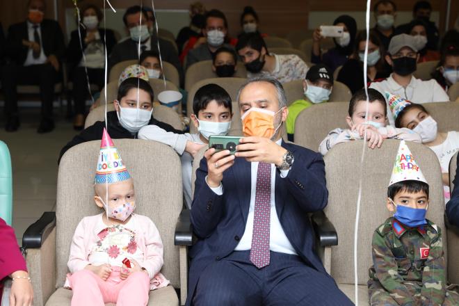 Yıldırım Belediye Başkanı Oktay Yılmaz ise ?Minicik bedenlerinde kocaman yük taşıyan çocuklarımızın her zaman yanındayız. İnşallah üzerimize düşen ne varsa biz yapacağız. Özellikle annelerime şükranlarımı arz ediyorum. Çünkü çocuklarımızın en büyük destekçisi onlar? dedi.