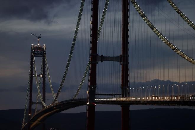 Köprünün, Çanakkale Deniz Zaferi'nin yıl dönümü de olan 18 Mart 2022'de hizmete alınması planlanıyor.