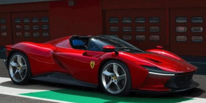 Ferrari, yeni modelini tanıttı