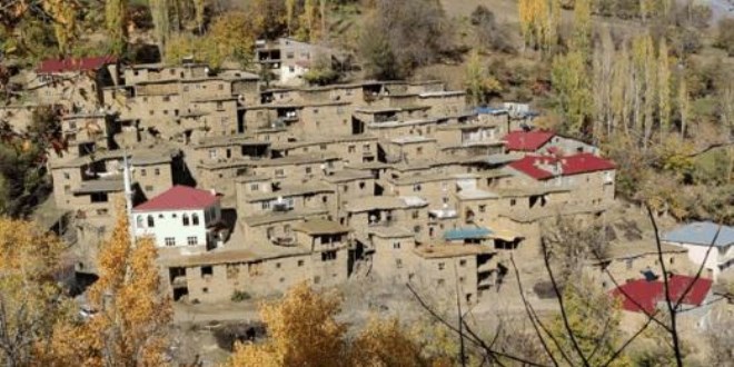 Hizan'ın taş evlerinin sonbahar güzelliği