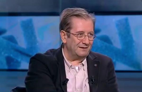 "Omicron varyantı bilinen tüm varyantlardan daha fazla sayıda mutasyon içeriyor" diyen Bilim Kurulu üyesi Prof. Dr. Kenan Midilli  "Bu yeni kaygı verici varyantın alfa, beta, gamma ve delta gibi diğer kaygı verici varyantlarla ortak mutasyonlara ilave mutasyonları da var. Bu da önceki varyantların bulaşıcılık, aşılardan kaçma gibi özelliklerindeki değişikliklerden sorumlu olan mutasyonların Omicron?da daha da zenginleşmiş halde bulunduğu anlamına geliyor" diye konuştu.