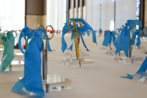 Türkiye'nin simge eserlerinin açılışında kullanılan 800'ün üzerinde makas, aynı zamanda tarihe de tanıklık ediyor. Yaklaşık 19 yıl önce oluşturulmaya başlanan koleksiyon yıllarca özenle korunarak saklandı.