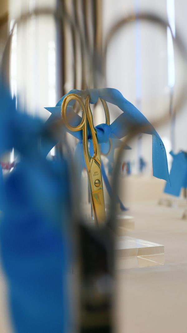 Cumhurbaşkanı Recep Tayyip Erdoğan'ın göreve geldiği 2003 yılından bugüne kadar açılışlarda kullandığı makaslar Cumhurbaşkanlığı Külliyesi'nde bulunan Kongre ve Kültür Merkezi'nde sergileniyor