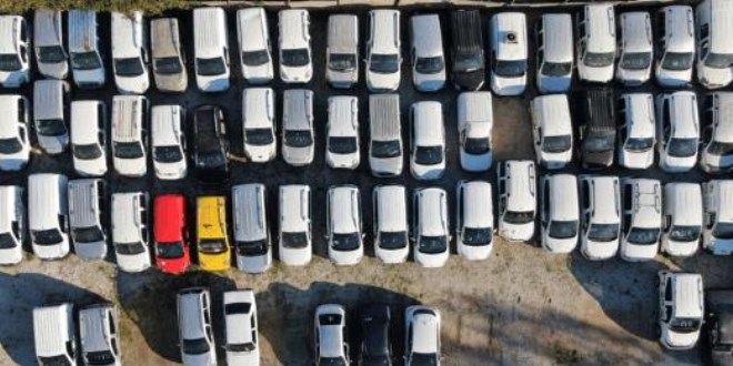 Milli servet binlerce araç yıllardır yediemin otoparklarında hurdaya döndü
