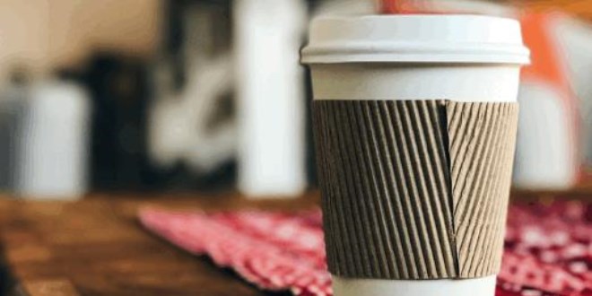 Kağıt bardakla sıcak içecek tüketiminde mikroplastik tehlikesi
