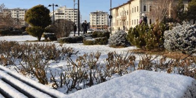 Hava sıcaklığı eksi 10 derece: 99 yerleşim yerine ulaşılamıyor