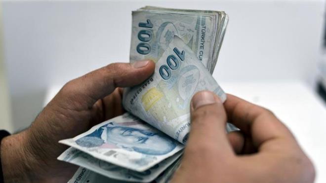 Buna göre SSK ve Bağ-Kur emeklilerinin zam oranı yüzde 25,47 olarak belirlendi. Bunun yanında memurların yüzde 7.5'lik toplu sözleşme zamlarına ilaveten enflasyon farkı da ortaya çıktı.