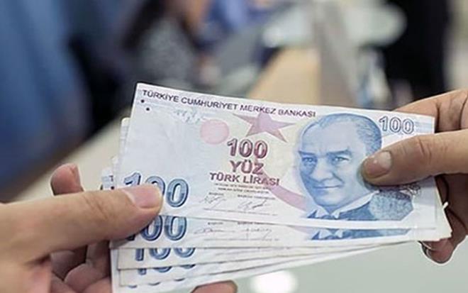 Milyonlarca vatandaşın beklediği rakam açıklandı. 13 milyon emekli, 4 milyon memur ve 1 milyondan fazla sosyal yardım alan vatandaş Ocak ayı ile birlikte yeni ücretlerine kavuştu. Ücretlerdeki artışı belirleyen ise 6 aylık enflasyon oranı oldu.