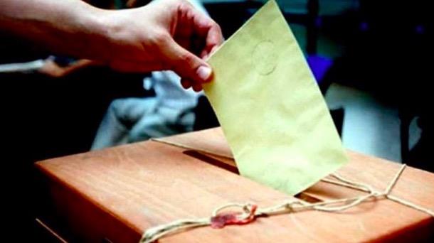 Cumhur İttifakı ortakları AK Parti ve MHP'nin toplam oyu düşerken, Millet İttifakı'ndan CHP ve İYİ Parti'nin oylarının toplamı da inişe geçti.