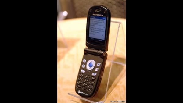 Motorola MPx200 (2002): Windows'un Akıllı Telefon İşletim Sistemi'ni kullanan ilk telefonlardan biri. Bu telefonla email göndermek, canlı mesaj atmak ve uygulama programları yüklemek mümkün oldu. Fakat Microsoft yeniliklerini daimi kılamayınca şirketin icra kurulu başkanı Steve Balmer 2009'da "Windows cep telefonlarını batırdık" dedi.
