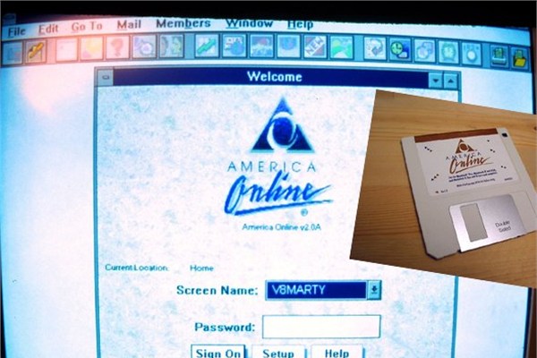 İnternetin öncülerin America Online'ın 1994'teki açılış ekranı ve internet bağlantısı için gereken kurulum disketi.