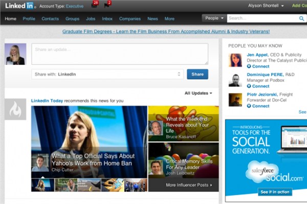 Linkedin;  Bugün ise site, kullanıcılarına haberlerden durum güncellemelerine kadar pek çok seçenek sunuyor.