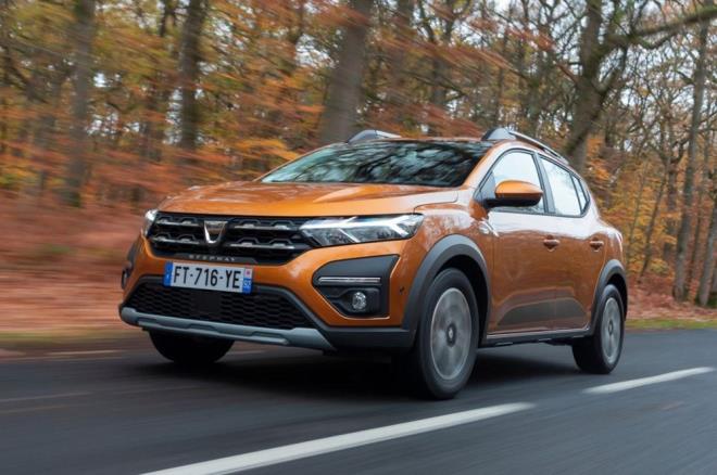 DACİA     SANDERO STEPWAY Comfort 1.0 Turbo ECO-G 100 bg    Fiyatı 318.000 TL    Prestige 1.0 Turbo X-tronic 90 bg - 374.000 TL