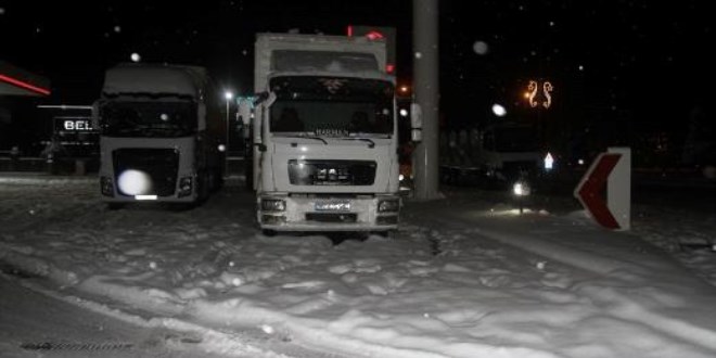 Konya'da kar ulaşımı olumsuz etkiliyor