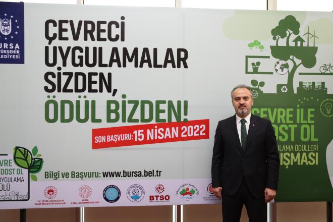 Son başvuru, 15 Nisan<br>  Yarışmaya, Bursa sınırları içerisinde yer alan eğitim kurumları, belediyeler, sanayi kuruluşları, hizmet sektörü kuruluşları ve sivil toplum kuruluşları başvuru yapabilecek. Kurum, kuruluş ve işletmeler, yarışmaya en fazla 2 (İki) proje ile başvuru yapabilecek. Yarışmacılar; atık yönetimi, su yönetimi, hava kirliliği, iklim değişikliği ve enerji yönetimi, gürültü kirliliği yönetimi, görüntü kirliliği yönetimi ve toprak kirliliği yönetimi konularında eğitim faaliyeti, proje uygulama ve ürün geliştirme gibi projelerle başvuruda bulunabilecek. Başvurular, 15 Nisan 2022 tarihi mesai bitimine kadar http://yarismalar.bursa.bel.tr/yarisma/cevre-ile-dost-ol-iyi-uygulama-ornekleri-cevre-odulleri/  web sayfası üzerinden online olarak yapılabilecek. Başvuru yapacak yarışmacıların proje çalışmalarının 2020-2021 yılları arasında tamamlanmış olması gerekiyor. Danışma kurulunun belirleyeceği seçici kurul tarafından, her kategori için birinci, ikinci ve üçüncüler belirlenecek. Sanayi kategorisinde yer alan 4 grup için ise sadece birinci olan yarışmacılar belirlenecek. Yarışma sonuçları, 1 Haziran 2022 tarihinde ilan edilecek. Yarışmanın ödül töreninin Dünya Çevre Günü etkinlikleri kapsamında yapılması planlanıyor.