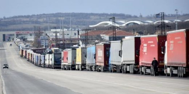 Hamzabeyli Sınır Kapısı'nda 10 kilometre TIR kuyruğu