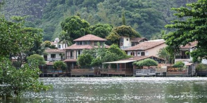 Turizm cennetini deniz yuttu