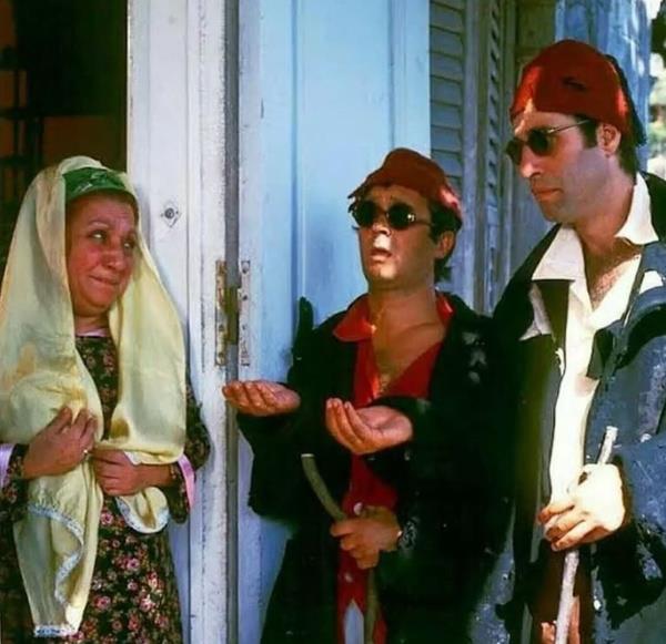 Sonra ben Afife Jale'de en iyi erkek oyuncu adayı olduğum sene, babamın da son zamanlarıydı, karşılıklı oturuyoruz. Babamın gözlerinin o hastalıklı gözlerinin bana bakıp böyle güldüğünü gördüm. Yani oğlunun o noktaya gelmesi ailem için çok önemliydi.