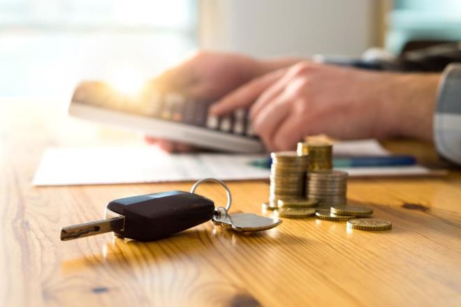 BDDK, nihai fatura değeri 400 bin lira ve altında olan taşıt alımı amacıyla kullandırılan kredilerde vade oranını 48 ay olarak belirledi. Söz konusu vade daha önce nihai fatura değeri 120 bin lira ve altında olan taşıt alımlarında geçerliydi.    Öte yandan, nihai fatura değeri 400 bin liradan 800 bin liraya kadar olan taşıt alımı amacıyla kullandırılan kredilerde vade 36 ay oldu.