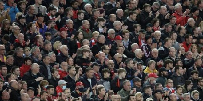 Bebeğini kaybeden Ronaldo'ya Liverpool taraftarından alkışlı destek