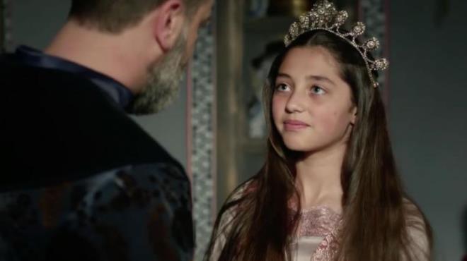 9?14 yaşları arasında gerçekleştirilmiş olan Best Model Çocuk Türkiye yarışmasında birinci olmuş, 2013 yılında ise Best Child Model of the World (Dünya Çocuk güzellik yarışmasında) da 1. olmuştur.