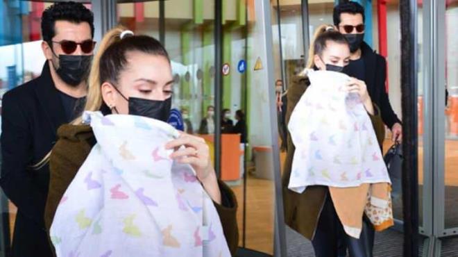 Geçtiğimiz günlerde ikinci kızı Leyla'nın doğumuyla yeniden baba olma mutluluğunu paylaşan ünlü sanatçı adeta aile saadeti yaşıyor.