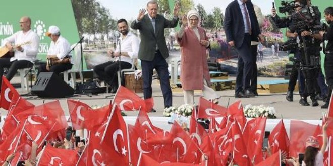 Cumhurbaşkanı Erdoğan ilk fidanı dikti
