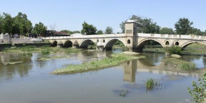 Tunca Nehri atıklarla çöplüğe döndü