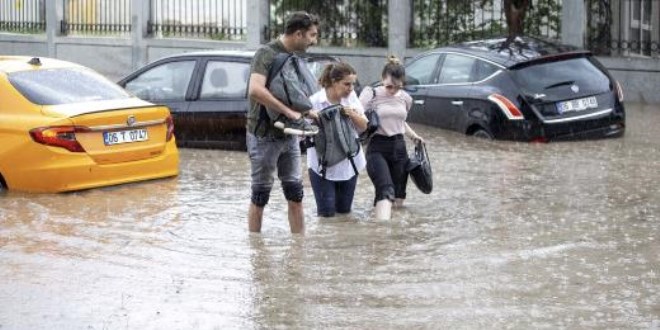 Ankara'da sağanak sele yol açtı