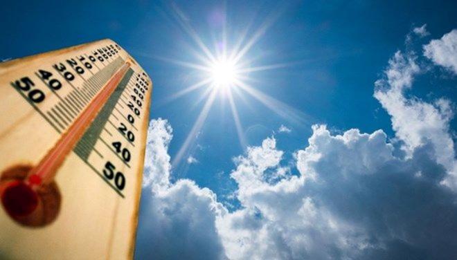 İsviçre?de gün içinde hava sıcaklığının Basel, Sion ve Cenevre gibi kentlerde 35 derece ve üstüne çıkması, yarın ise Basel?de 37 dereceyle sıcaklığın rekor seviyelere ulaşması öngörülüyor.    İsviçre Federal hükümeti ülkede alarm seviyesini 3 olarak açıkladı.