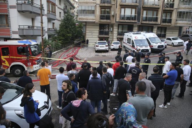 Ankara'da sağanak yağış sonrası oluşan sel bir kez daha can kaybına neden oldu. Keçiören'de sel suyunun bastığı evde mahsur kalan genç bir kadın hayatını kaybetti.