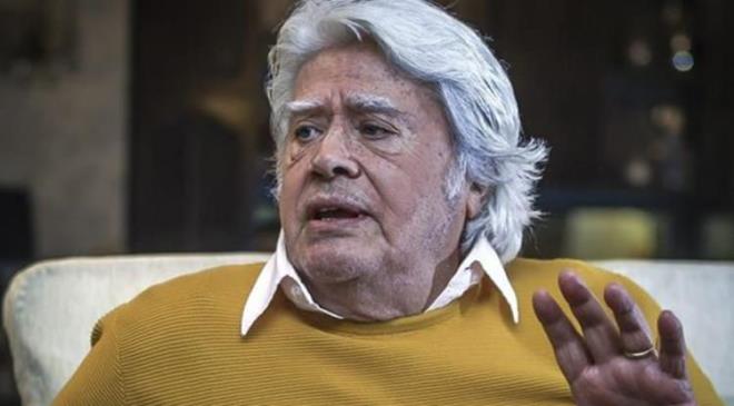 50 YILDIR GÖRMEDİĞİ KIZINA MEKTUP YAZMIŞTI!    28 Haziran'da hayatını kaybeden Türk sinemasının efsane ismi Cüneyt Arkın'ın vefatının ardından başta ailesi olmak üzere sanat dünyası yasa boğuldu. Usta sanatçının kaybıyla eşi Betül Cüreklibatır ve iki oğlu zor günler geçirirken Arkın'ın sır gibi sakladığı bir kızı olduğu ortaya çıktı. Kızıyla yıllardır görüşmeyen Arkın'ın 1968 yılında yazdığı duygu yüklü mektup gündem oldu.