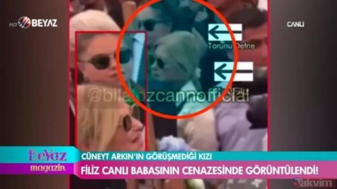 Babasını 50 yıldır görmeyen Filiz Canlı kızı Defne ile babasının cenaze törenine katıldı.