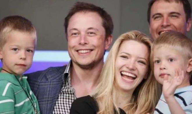 Bugün bulunduğu konuma gelmek için çok emek verdiğini ve pek çok zorluk atlattığını ifade eden ünlü iş insanı çocuklarının her şeye kolay ulaşabilmesini doğru bulmuyor.