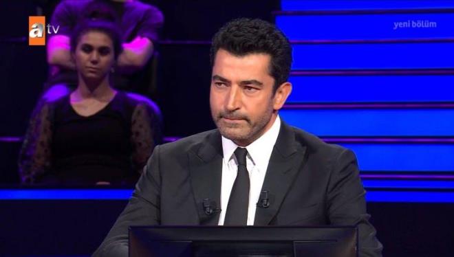 ÜNLÜ SUNUCU GÖZYAŞLARINA ZOR HAKİM OLDU    Milyoner'e damga vuran Eren Bülbül sorusu sonrasında ünlü sunucu Kenan İmirzalıoğlu, gözyaşlarına zor hakim oldu.