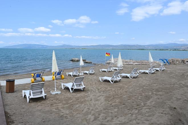 İznik Belediye Başkanı Kağan Mehmet Usta da Mavi Bayrağın İznik'e kazandırılması noktasındaki çalışmaları nedeniyle Başkan Aktaş'a teşekkür etti.