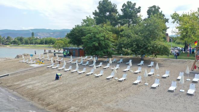 Marka alanlar<br>  Bursa Büyükşehir Belediye Başkanı Alinur Aktaş, tarih, turizm, sanayi ve tarım kenti olmanın yanında Bursa'nın 277 kilometrelik kıyı bandı ile aynı zamanda bir sahil kendi olduğunu söyledi. Sahile bu kadar kıyısı olup da bu kadar ekiple böyle yoğun bir çalışma yapan başka bir Büyükşehir Belediyesi olmadığını dile getiren Başkan Aktaş, 'Marka olmanın belirli doneleri var. Marka olmak için markası tescillenmiş alanlarınızın olması lazım. Daha önce Türkiye Çevre Eğitim Vakfı'na bu konuda müracaat etmiştik. Birbirinden ayrı ve önemli 33 kriteri yerine getirdik ve yüksek kalite göstergesi olan mavi bayrak ödülünü almaya hak kazandık. Sürdürülebilir çevre yatırımlarımızla sadece İnciraltı Plajımız değil, bütün plajlarımıza Mavi Bayrak almayı arzu ediyoruz. Biz Mavi Bayrağı bir sembol olarak görüyoruz. Olaya kısa vadeli değil şu cennet şehri daha da güzelleştirmek adına daha uzun vadeli bakmak zorundayız. Hayırlı, uğurlu olmasını temenni ediyorum? dedi.