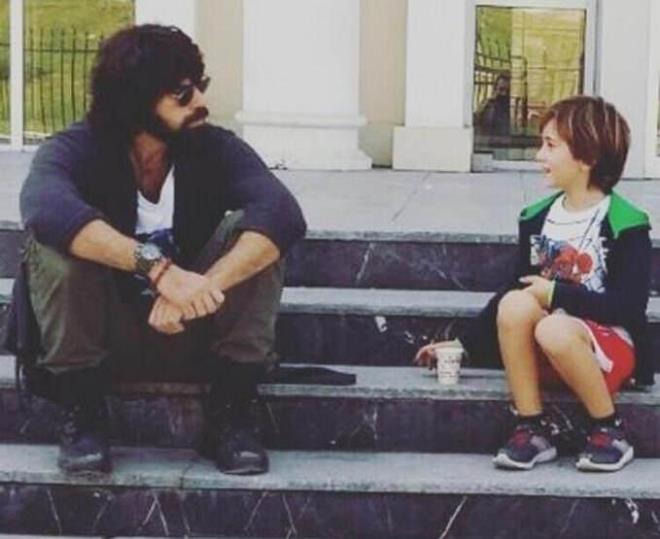 Son olarak oğluyla bir karesini sosyal medya hesabından paylaşan Pektaş altına şu notu düşmüştü: "Sevginin olduğu yerde harfler birleşmez, cümleler hep sevememekten..."