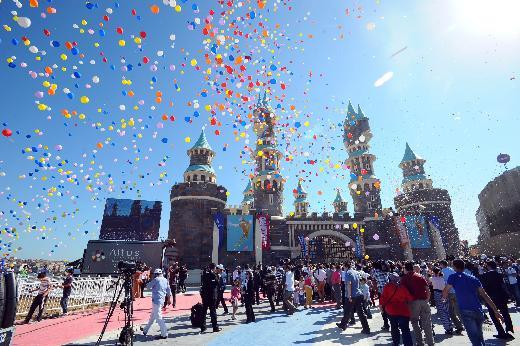 Yıllık yaklaşık 30 milyon ziyaretçi bekleniyor.