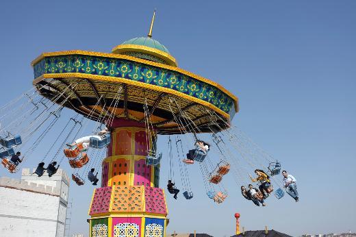 Oyun Dünyası, Efsaneler Dünyası ve Macera Dünyası bölümlerinden oluşan temalı parkta hem yetişkinler hem de çocuklar için50’den fazla eğlence ünitesi bulunuyor.