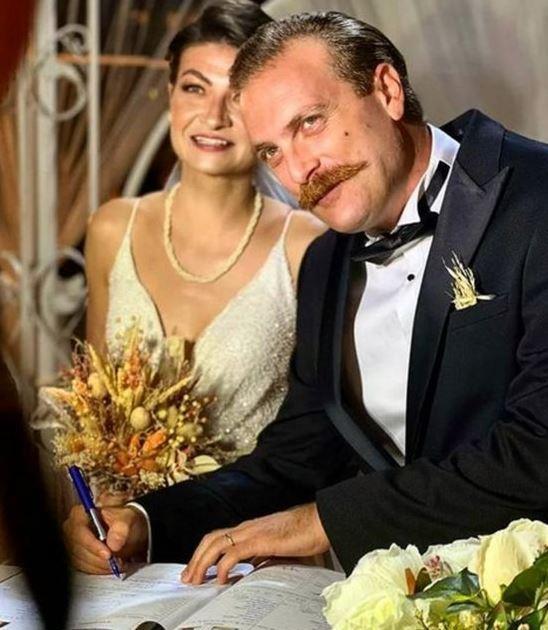 Özkaya'nın nikahında dizinin kadrosundan hiç kimsenin olmayışı ise kafalarda soru işaretleri oluşturdu...